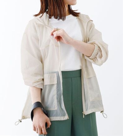 BELLUNA（ベルーナ）の「シアー素材フード付きブルゾンジャケット（ブルゾン）」