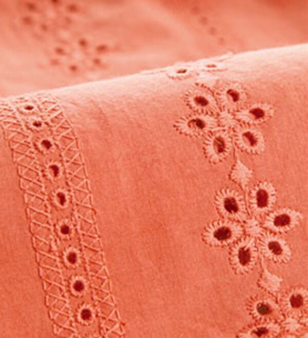 BELLUNA（ベルーナ）の「上品花柄刺しゅうブラウス（ブラウス）」｜詳細画像