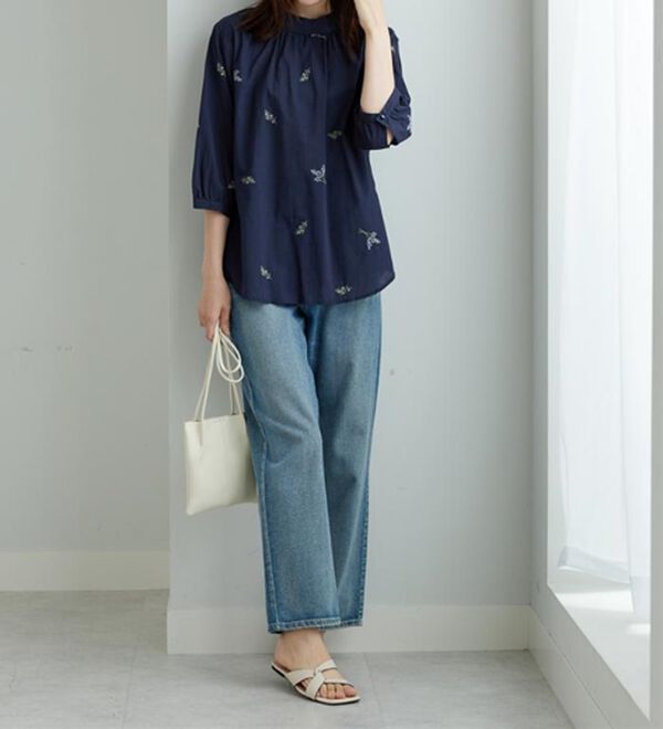 BELLUNA（ベルーナ）の「綿100％とび花刺しゅうブラウス（ブラウス）」｜詳細画像