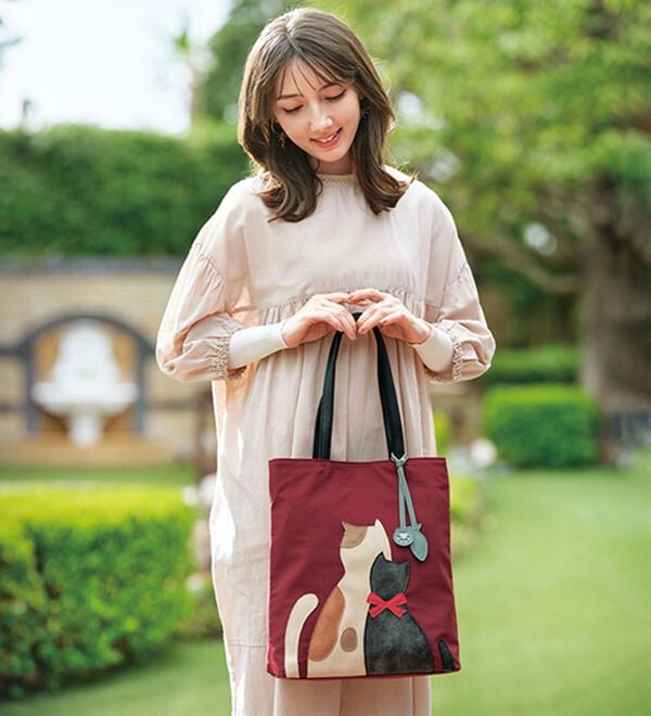 BELLUNA（ベルーナ）の「Ａ４対応！２匹のネコパッチワークトート（トートバッグ）」｜詳細画像
