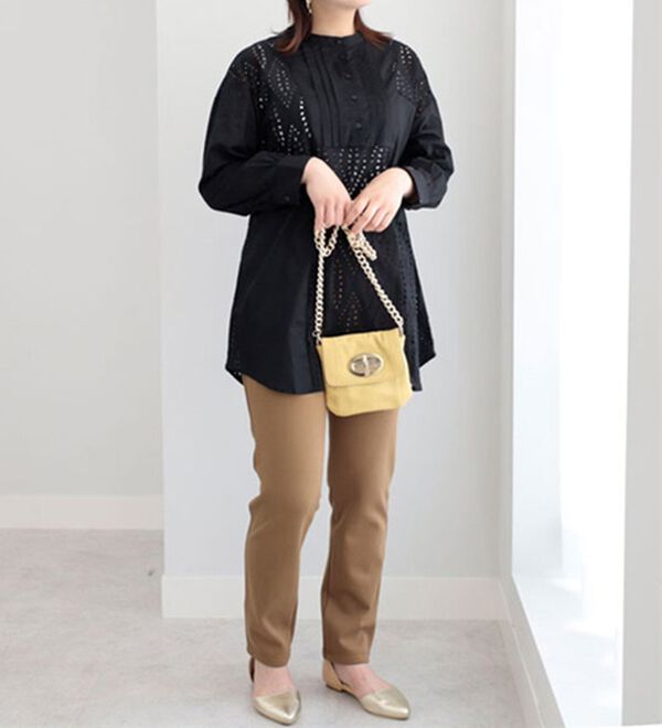 BELLUNA（ベルーナ）の「パネル柄レース刺しゅうシャツチュニック（チュニック）」｜詳細画像