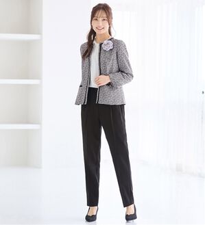 alotta（アロッタ）の「【選べるパンツ】洗える！３点セット着回し力抜群スーツ（パンツスーツ）」｜モノトーン系テーパード