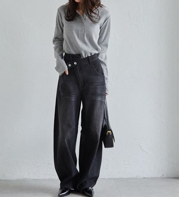 RANAN（ラナン）の「クロスウエストカーブデニム（フルレングスパンツ）」｜ブラック