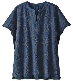 BELLUNA（ベルーナ）の「モチーフレース使いスキッパーＴブラウス（ブラウス）」｜ネイビー