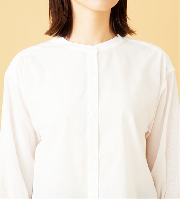 BELLUNA（ベルーナ）の「花柄袖刺しゅうデザインブラウス（ブラウス）」｜詳細画像