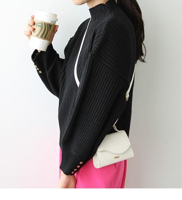 GeeRA（ジーラ）の「袖ボタンボトルネックリブニット（ニット・セーター）」｜詳細画像