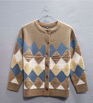 BELLUNA（ベルーナ）の「＜ｓｏｒａｆｕｋｕ＞アーガイル柄ニットカーディガン（ニットカーディガン）」｜モカ系