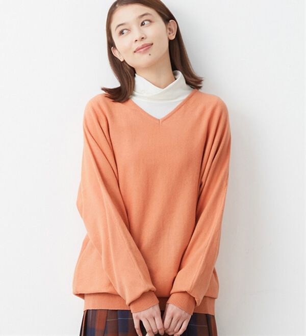 Viola e Viola（ヴィオラ エ ヴィオラ）の「【静電気防止】綿１００％Ｖネックドルマンセーター＜Ｍ～４Ｌ＞（ニット・セーター）」｜オレンジ