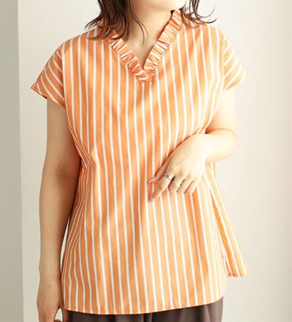 BELLUNA（ベルーナ）の「衿フリルデザインストライプブラウス（ブラウス）」｜オレンジ系