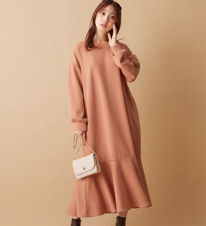 alotta（アロッタ）の「【蓄熱保温】裏ファー裾フレアーゆったりワンピース（カットソーワンピース）」｜コーラルオレンジ