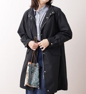 BELLUNA（ベルーナ）の「裏フリース素材スタンド衿ロング丈ブルゾン（ロングコート）」｜黒