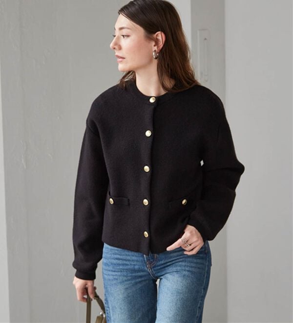 RANAN（ラナン）の「【4つの機能付き】洗える！ゴールド調ボタンニットカーディガン（ニットカーディガン）」｜ブラック