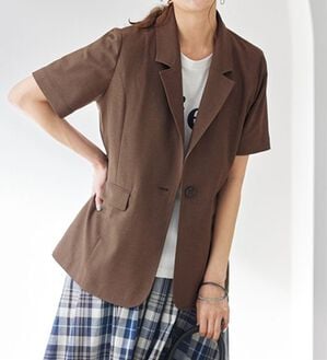 BELLUNA（ベルーナ）の「軽く羽織れる！麻調テーラードジャケット（テーラードジャケット）」｜モカ