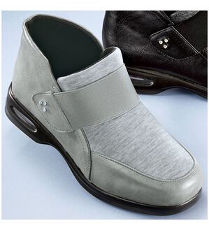 BELLUNA（ベルーナ）の「５Ｅエアソールストレッチショートブーツ（ブーツ）」｜グレー