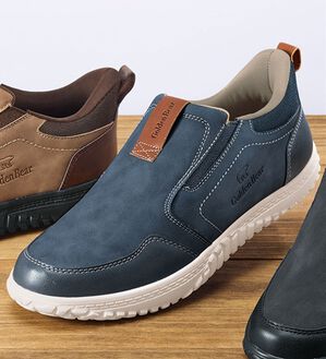 「＜ゴールデンベア＞脱ぎ履き簡単５Ｅカジュアルシューズ（メンズスニーカー）」｜スリッポンネイビー