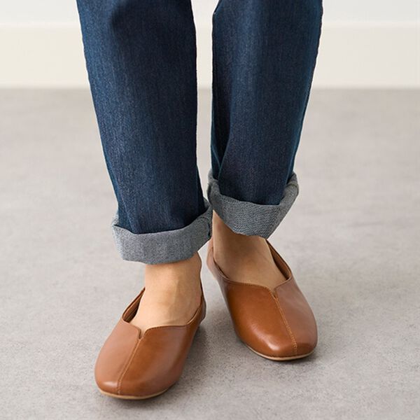 BELLUNA（ベルーナ）の「美ラインカッティングチラリ花柄パンプス（パンプス）」｜詳細画像