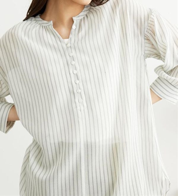 BELLUNA（ベルーナ）の「シャリ感シアー素材多ボタンチュニック（チュニック）」｜詳細画像