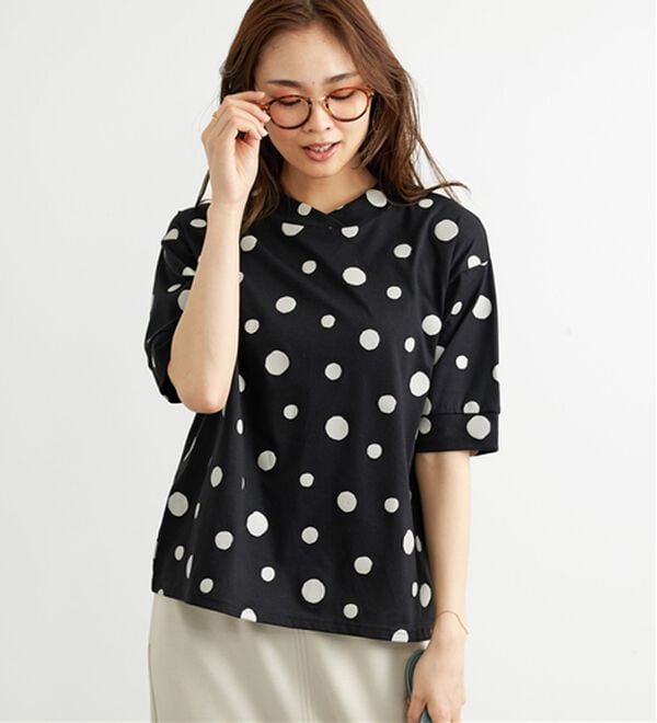 BELLUNA（ベルーナ）の「ランダムドット柄ワイドネックプルオーバー（カットソー）」｜黒×グレー