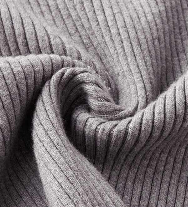 GeeRA（ジーラ）の「配色デザインくるみボタン付リブニット（ニット・セーター）」｜詳細画像