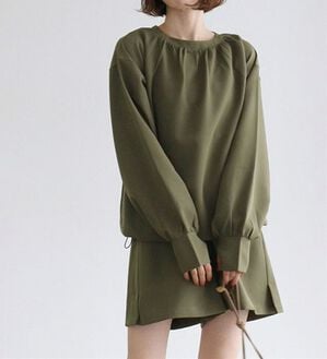 Pierrot（ピエロ）の「【速乾機能付】ギャザートップスラッシュガード（チュニック）」｜カーキ