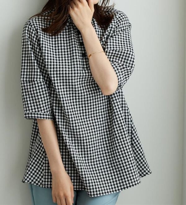 BELLUNA（ベルーナ）の「サッカー素材バックフレアーブラウス（ブラウス）」｜詳細画像