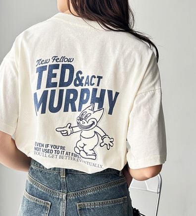 GeeRA（ジーラ）の「ヴィンテージ風猫プリントロゴＴシャツ（Tシャツ）」