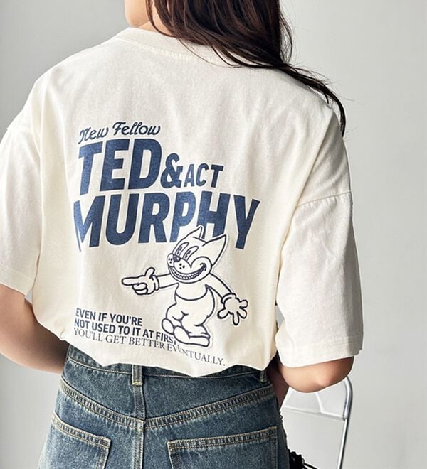 GeeRA（ジーラ）の「ヴィンテージ風猫プリントロゴＴシャツ（Tシャツ）」｜詳細画像