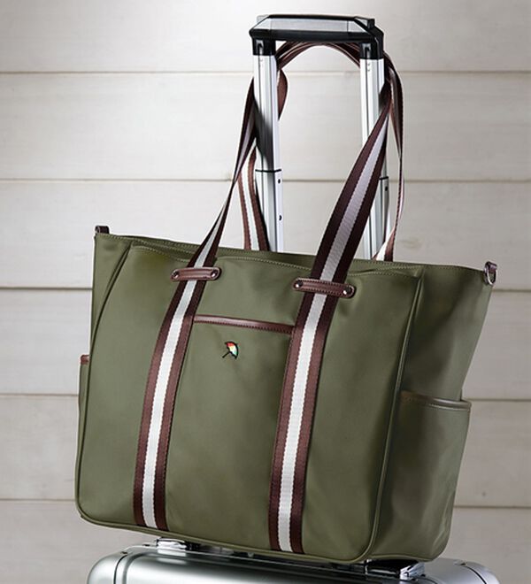 「＜アーノルドパーマー＞旅を支える軽やかトート（メンズトートバッグ）」｜カーキ