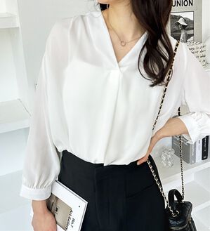 GeeRA（ジーラ）の「シルエットきれい！上品7分袖デザインブラウス（ブラウス）」｜オフホワイト