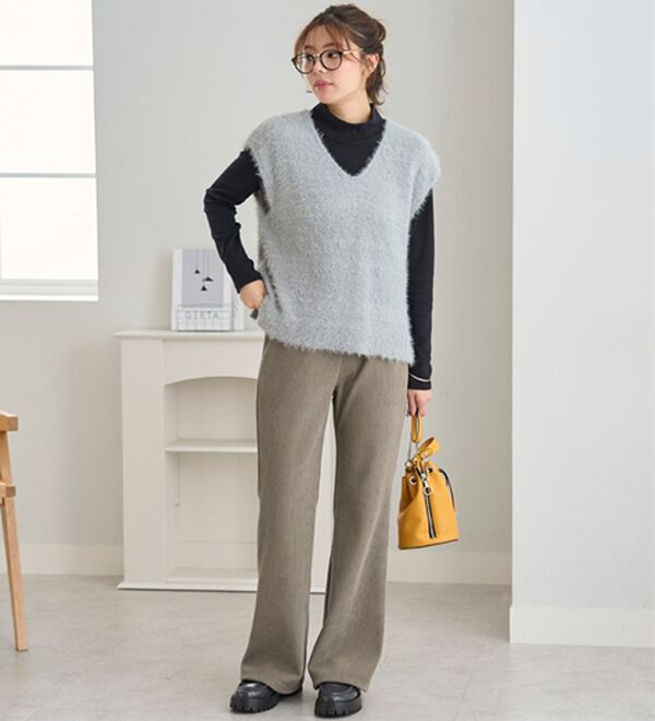 BELLUNA（ベルーナ）の「シュッと体型カバー！縦リブ素材裏ベロアフレアーパンツ（フルレングスパンツ）」｜詳細画像