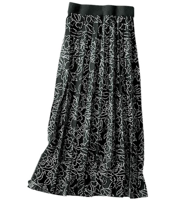BELLUNA（ベルーナ）の「花柄ジャカードフレアーニットスカート（ロングスカート）」｜黒系