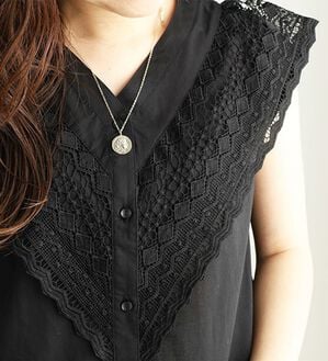 BELLUNA（ベルーナ）の「レース使いＶネックブラウス（ブラウス）」｜詳細画像
