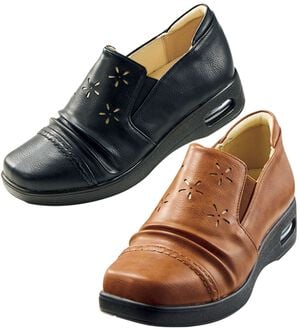 BELLUNA（ベルーナ）の「５Ｅシャーリング使いカットワークシューズ（スリッポン）」｜詳細画像