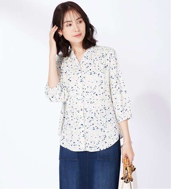 BELLUNA（ベルーナ）の「レーヨン素材ギャザー使いプリントブラウス（ブラウス）」｜詳細画像