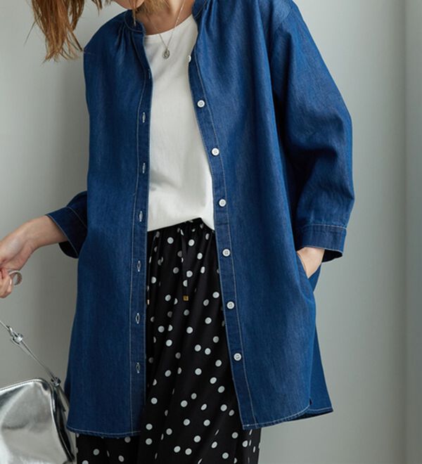 BELLUNA（ベルーナ）の「やわらかデニム素材シャツチュニック（チュニック）」｜ネイビー