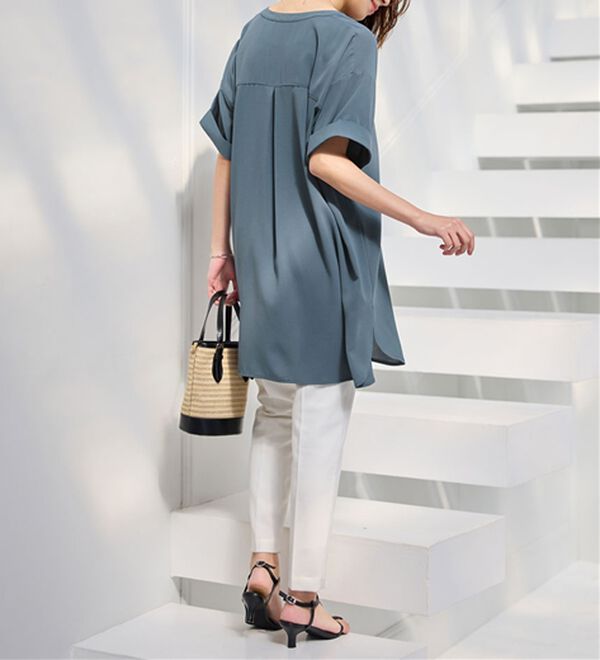 alotta（アロッタ）の「スキッパーとろみブラウスチュニック（ブラウス）」｜詳細画像