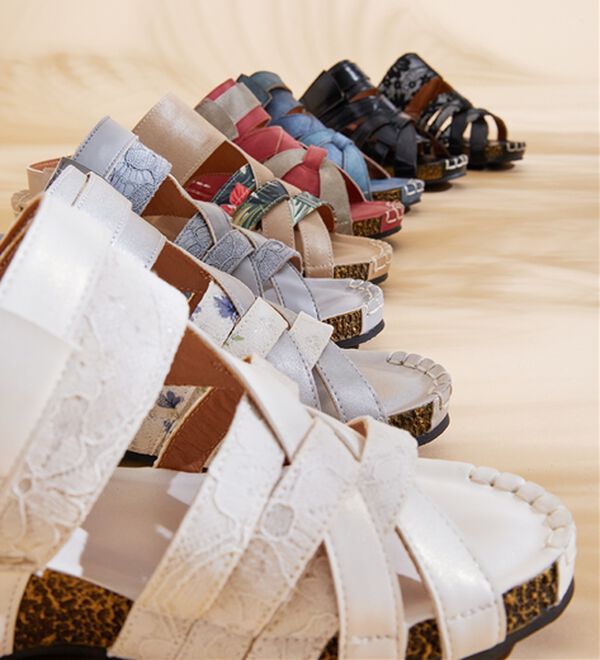 BELLUNA（ベルーナ）の「【３Ｅ／４Ｅ選べる】フットベットウェッジサンダル（サンダル・ミュール）」｜詳細画像