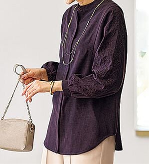 BELLUNA（ベルーナ）の「麻調素材袖刺しゅうデザインブラウス（ブラウス）」｜ワイン