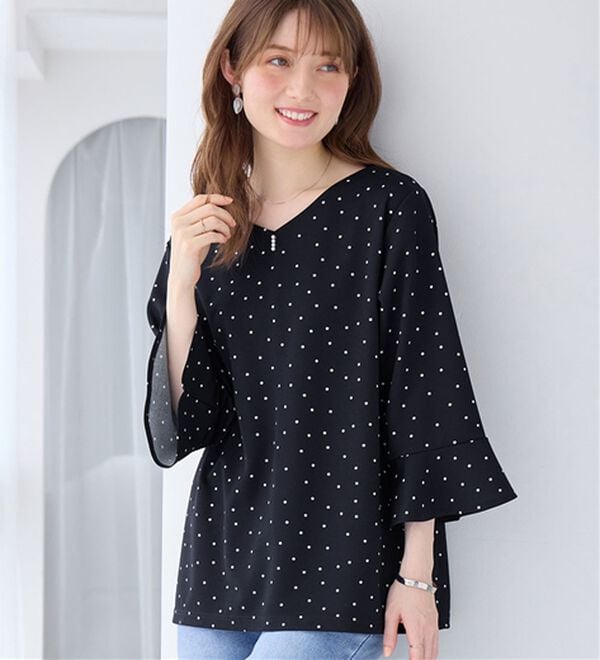 alotta（アロッタ）の「パール調ボタンフレアー袖ブラウスＴシャツ（ブラウス）」｜ドット柄