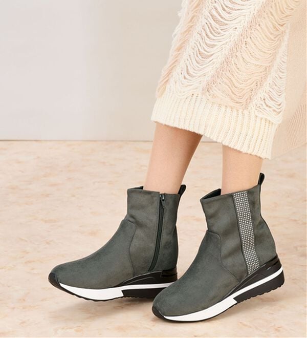 ルフラン（ルフラン）の「ビジューが煌めく４Ｅ美脚スニーカーブーツ（ブーツ）」｜詳細画像