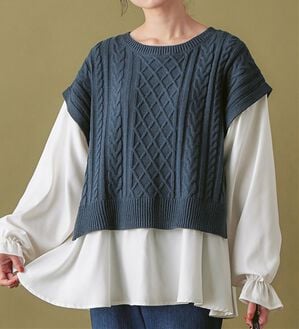 Viola e Viola（ヴィオラ エ ヴィオラ）の「１枚で重ね着が楽しめる！レイヤード風ケーブル編みニットトップス（ニット・セーター）」｜レトロネイビー系