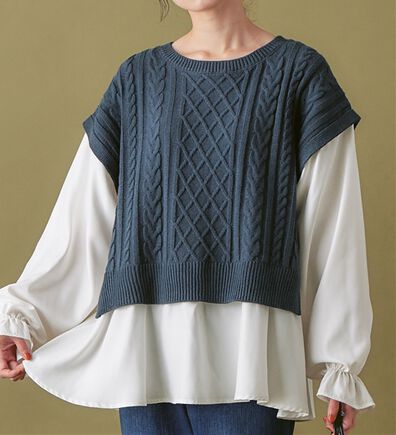 Viola e Viola（ヴィオラ エ ヴィオラ）の「１枚で重ね着が楽しめる！レイヤード風ケーブル編みニットトップス（ニット・セーター）」