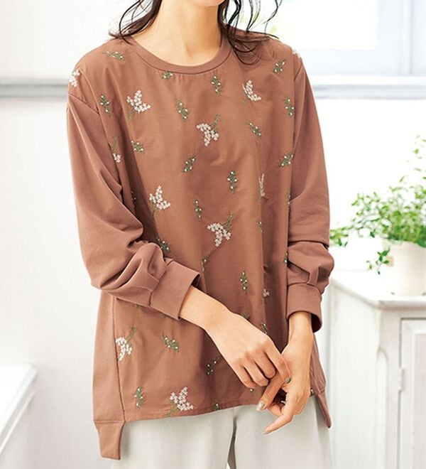 BELLUNA（ベルーナ）の「花柄刺しゅう切替デザインプルオーバー（カットソー）」｜詳細画像