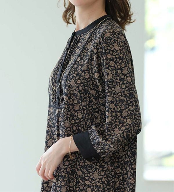 BELLUNA（ベルーナ）の「ビンテージ柄ピンタック使いワンピース（その他ワンピース）」｜詳細画像