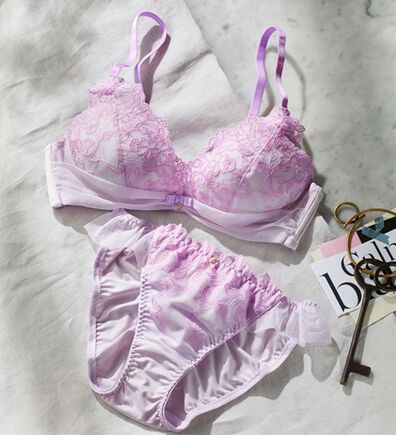 YU'NOW（ユナウ）の「ぷるるん谷間のノンワイヤーブラ＆ショーツ（ブラジャー＆ショーツセット）」