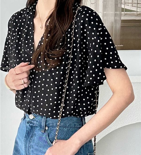 GeeRA（ジーラ）の「【再入荷】サラサラ涼しい！着やせも叶うフレアー袖ブラウス（ブラウス）」｜詳細画像