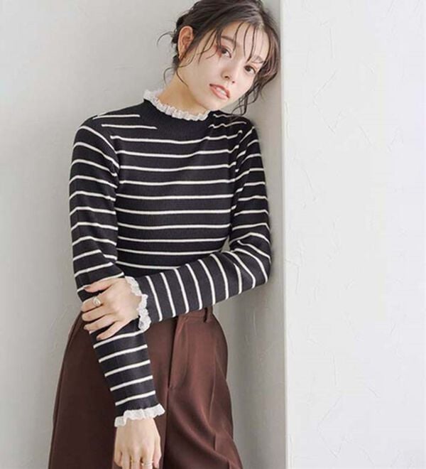 Pierrot（ピエロ）の「レース付ハイネックリブニット（ニット・セーター）」｜詳細画像