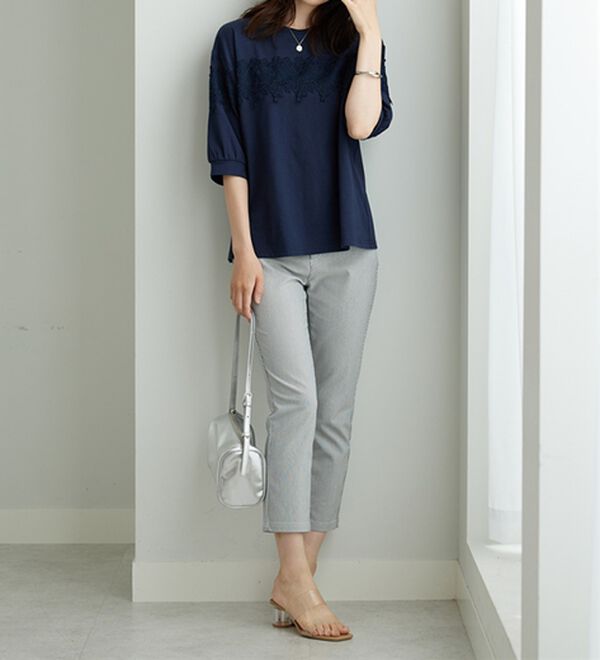 BELLUNA（ベルーナ）の「ケミカルレース使い華やかプルオーバー（カットソー）」｜詳細画像