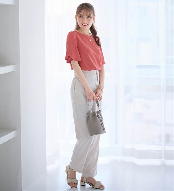 alotta（アロッタ）の「【4つの機能付】ひんやりチューリップ袖ブラウスTシャツ（カットソー）」｜詳細画像