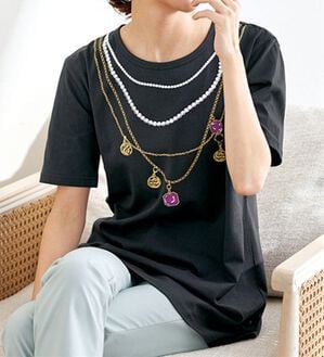 BELLUNA（ベルーナ）の「綿１００％プリントＴシャツ（Tシャツ）」｜黒・アクセサリー